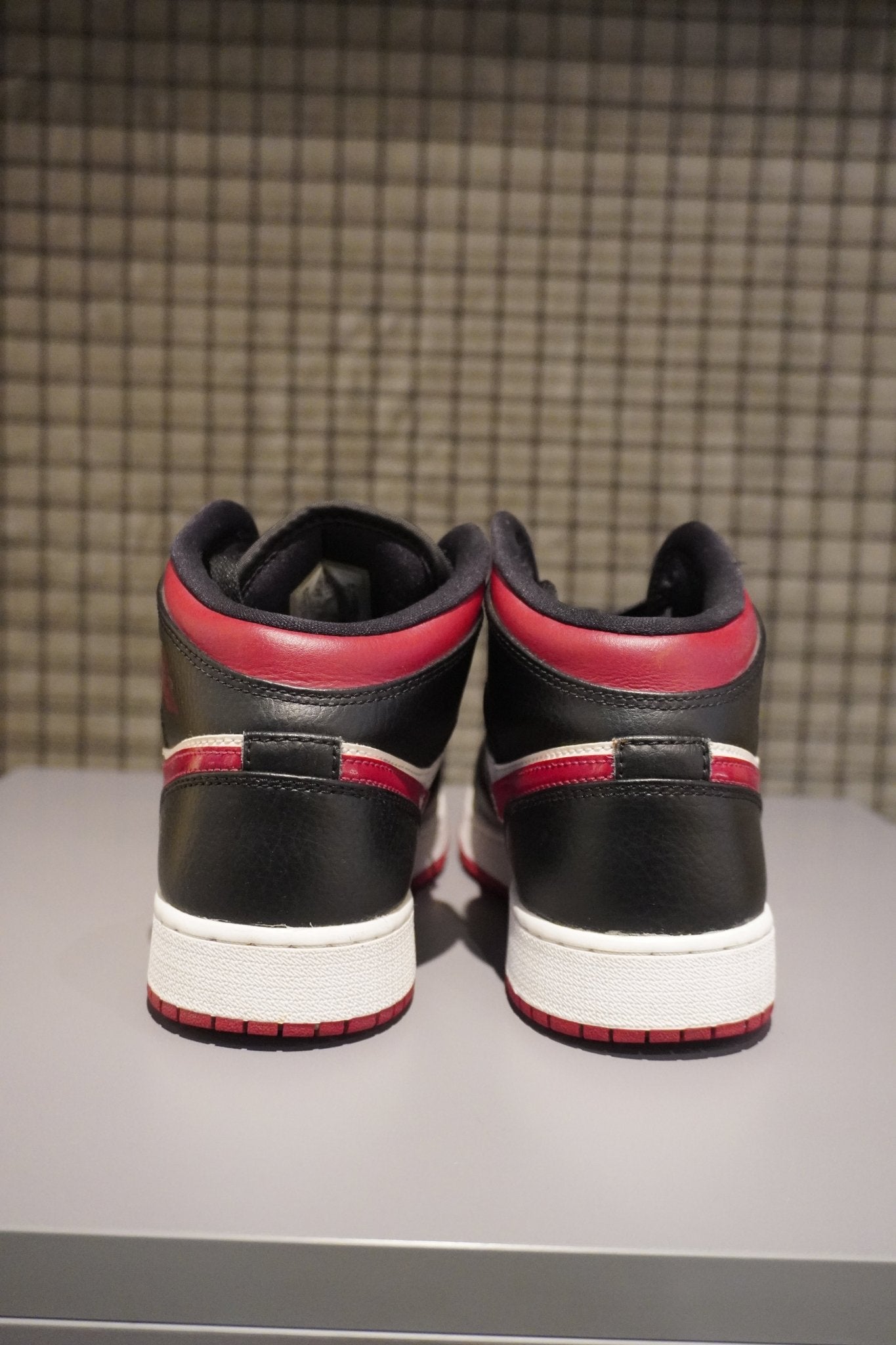 Air Jordan 1 Mid Gym Red - Drizzle